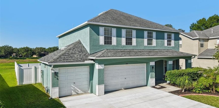 House in Brandon, Florida 4 bedrooms, 240.99 sq.m. № 2238016