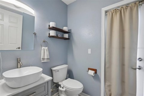 House in Brandon, Florida 4 bedrooms, 240.99 sq.m. № 2238016 - photo 28