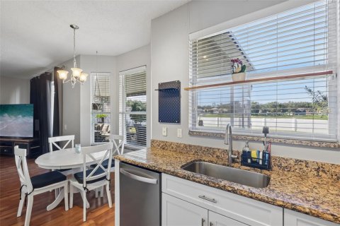 House in Brandon, Florida 4 bedrooms, 240.99 sq.m. № 2238016 - photo 20