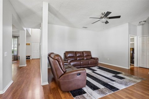 House in Brandon, Florida 4 bedrooms, 240.99 sq.m. № 2238016 - photo 24