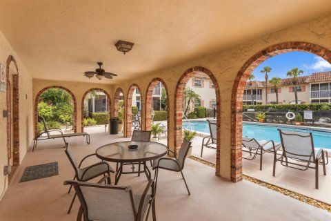 Copropriété à vendre à Pompano Beach, Floride: 2 chambres, 92.9 m2 № 2089398 - photo 14