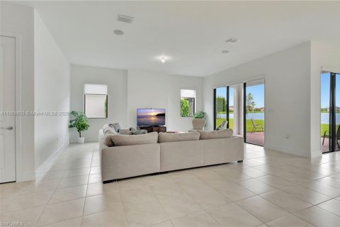 House in Ave Maria, Florida 4 bedrooms, 306.58 sq.m. № 1938668 - photo 3
