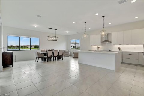 House in Ave Maria, Florida 4 bedrooms, 306.58 sq.m. № 1938668 - photo 9