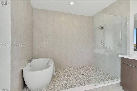 House in Ave Maria, Florida 4 bedrooms, 306.58 sq.m. № 1938668 - photo 28