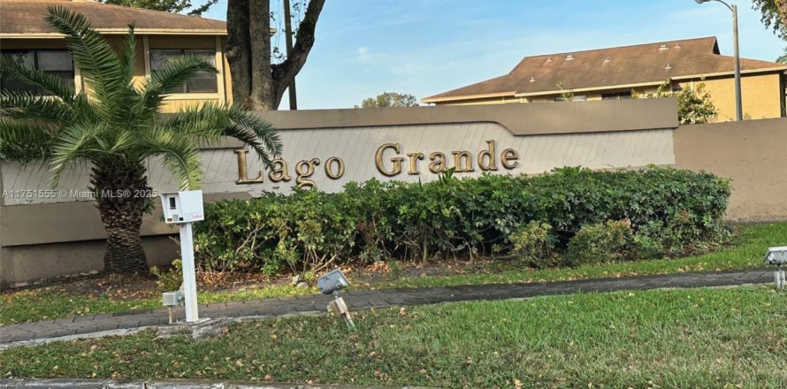 Кондоминиум с 1 комнатой в Хайалиа, Флорида № 1980192