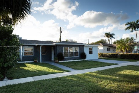House in Dania Beach, Florida 3 bedrooms, 102.01 sq.m. № 1892501 - photo 25