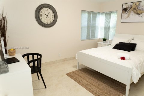 House in Dania Beach, Florida 3 bedrooms, 102.01 sq.m. № 1892501 - photo 20