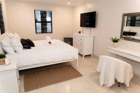 House in Dania Beach, Florida 3 bedrooms, 102.01 sq.m. № 1892501 - photo 13