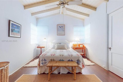 House in Coral Gables, Florida 4 bedrooms, 288.46 sq.m. № 1987369 - photo 24