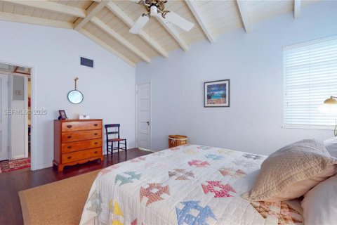 House in Coral Gables, Florida 4 bedrooms, 288.46 sq.m. № 1987369 - photo 25