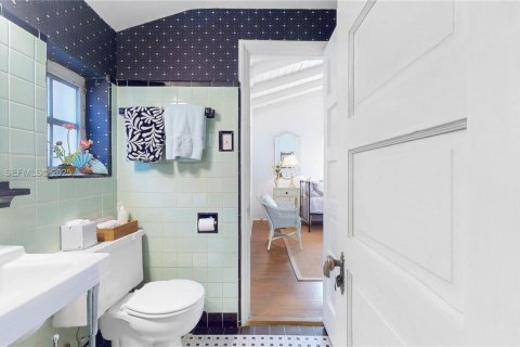 House in Coral Gables, Florida 4 bedrooms, 288.46 sq.m. № 1987369 - photo 30