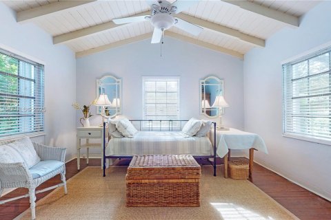 House in Coral Gables, Florida 4 bedrooms, 288.46 sq.m. № 1987369 - photo 28