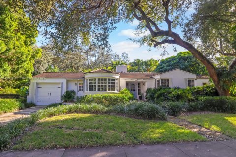 House in Coral Gables, Florida 4 bedrooms, 288.46 sq.m. № 1987369 - photo 2