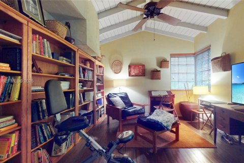 House in Coral Gables, Florida 4 bedrooms, 288.46 sq.m. № 1987369 - photo 26