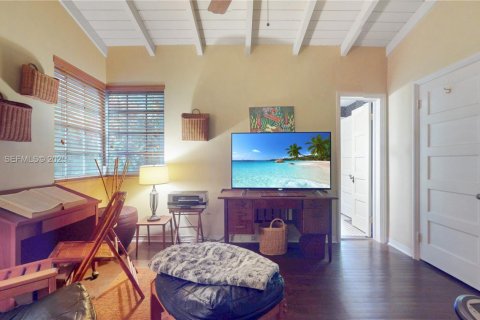 House in Coral Gables, Florida 4 bedrooms, 288.46 sq.m. № 1987369 - photo 27