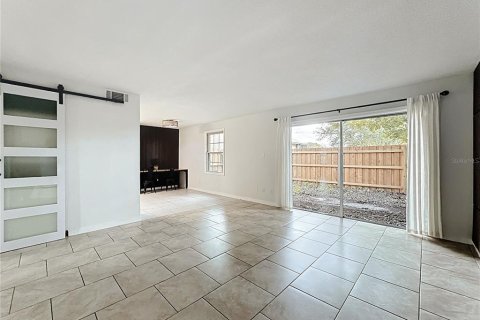 Condo in Casselberry, Florida, 2 bedrooms  № 1908801 - photo 5