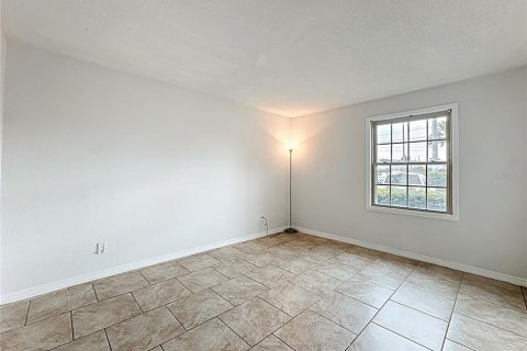 Condo in Casselberry, Florida, 2 bedrooms  № 1908801 - photo 13