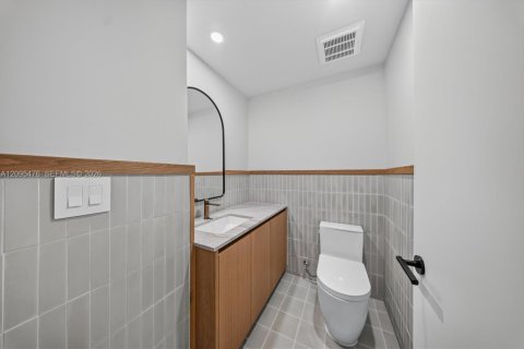 Copropriété à louer à Bay Harbor Islands, Floride: 2 chambres, 117.71 m2 № 2387894 - photo 28