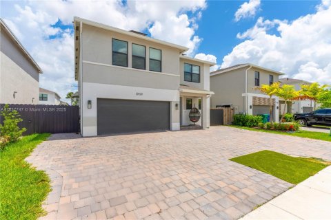 House in Homestead, Florida 5 bedrooms, 276.85 sq.m. № 1823944 - photo 2