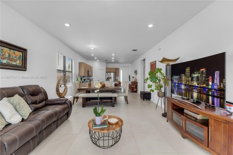 House in Homestead, Florida 5 bedrooms, 276.85 sq.m. № 1823944 - photo 9