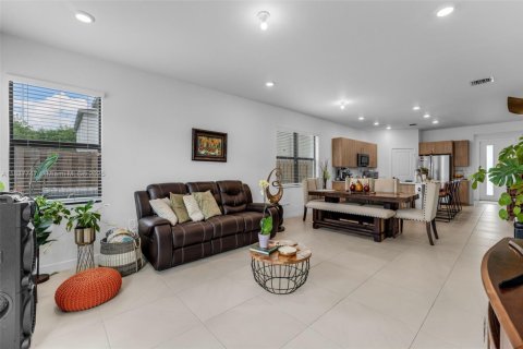 House in Homestead, Florida 5 bedrooms, 276.85 sq.m. № 1823944 - photo 18