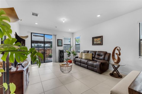 House in Homestead, Florida 5 bedrooms, 276.85 sq.m. № 1823944 - photo 7