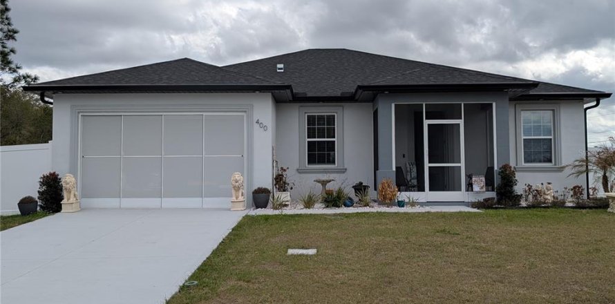 House in Poinciana, Florida 4 bedrooms, 159.98 sq.m. № 2106115
