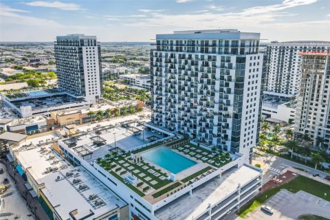 Copropriété à vendre à Doral, Floride: 1 chambre, 63.92 m2 № 1950231 - photo 1