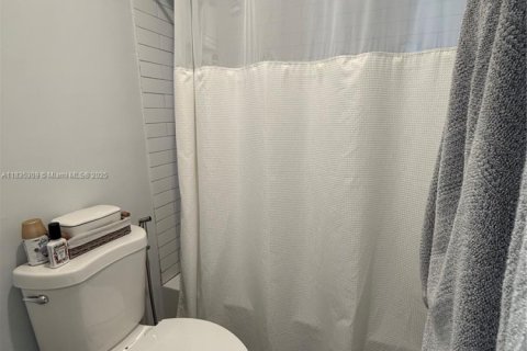 Townhouse in Miami Lakes, Florida 3 bedrooms, 146.97 sq.m. № 1825693 - photo 24