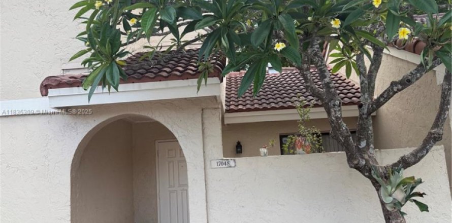Townhouse in Miami Lakes, Florida 3 bedrooms, 146.97 sq.m. № 1825693