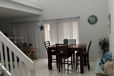 Townhouse in Miami Lakes, Florida 3 bedrooms, 146.97 sq.m. № 1825693 - photo 3