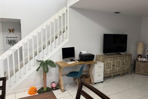 Townhouse in Miami Lakes, Florida 3 bedrooms, 146.97 sq.m. № 1825693 - photo 14