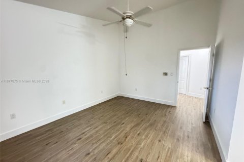 Touwnhouse à louer à Miami, Floride: 3 chambres, 148.64 m2 № 1923911 - photo 14