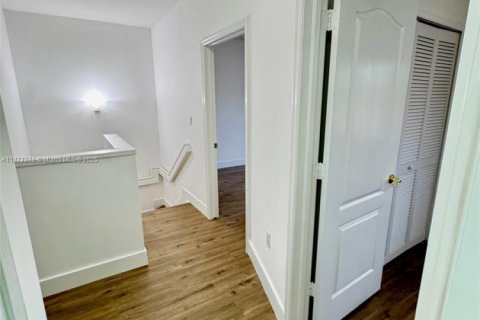 Touwnhouse à louer à Miami, Floride: 3 chambres, 148.64 m2 № 1923911 - photo 12