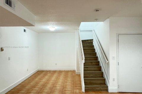 Touwnhouse à louer à Miami, Floride: 3 chambres, 148.64 m2 № 1923911 - photo 3