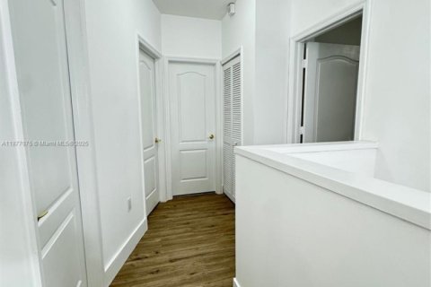 Touwnhouse à louer à Miami, Floride: 3 chambres, 148.64 m2 № 1923911 - photo 8