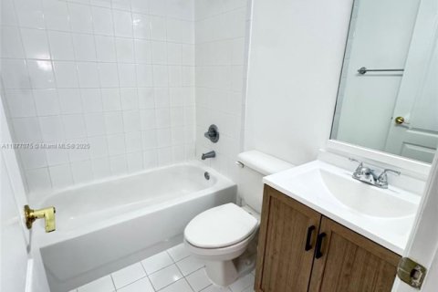 Touwnhouse à louer à Miami, Floride: 3 chambres, 148.64 m2 № 1923911 - photo 10