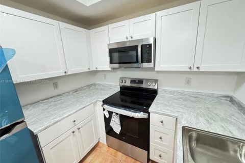 Touwnhouse à louer à Miami, Floride: 3 chambres, 148.64 m2 № 1923911 - photo 5