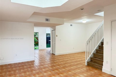 Touwnhouse à louer à Miami, Floride: 3 chambres, 148.64 m2 № 1923911 - photo 2