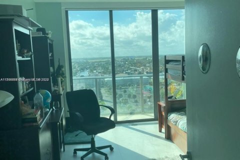 Condo in Pompano Beach, Florida, 3 bedrooms  № 1981195 - photo 9