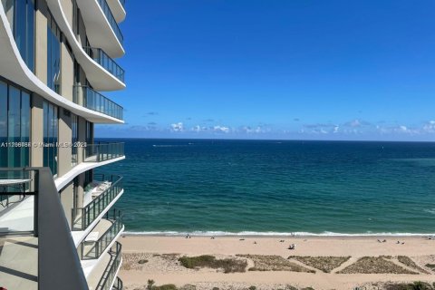 Condominio en Pompano Beach, Florida, 3 dormitorios  № 1981195