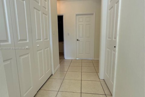 Touwnhouse à louer à Miami, Floride: 3 chambres, 155.89 m2 № 1931140 - photo 12