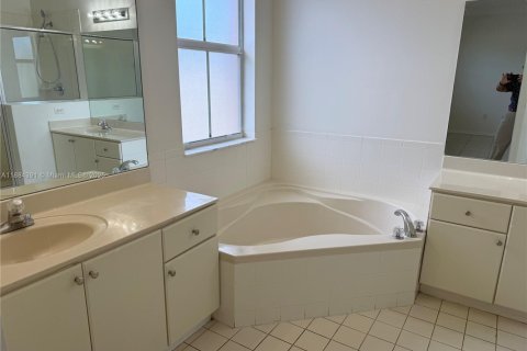 Touwnhouse à louer à Miami, Floride: 3 chambres, 155.89 m2 № 1931140 - photo 20