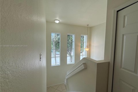 Touwnhouse à louer à Miami, Floride: 3 chambres, 155.89 m2 № 1931140 - photo 15