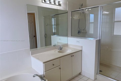 Touwnhouse à louer à Miami, Floride: 3 chambres, 155.89 m2 № 1931140 - photo 23