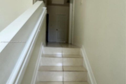 Touwnhouse à louer à Miami, Floride: 3 chambres, 155.89 m2 № 1931140 - photo 11