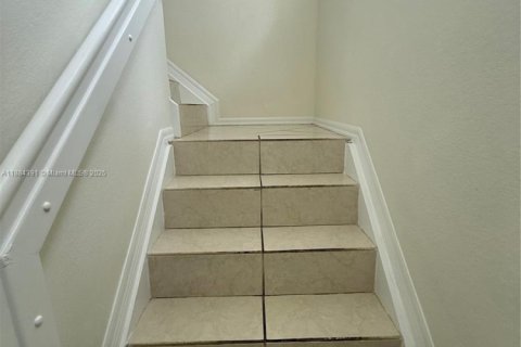 Touwnhouse à louer à Miami, Floride: 3 chambres, 155.89 m2 № 1931140 - photo 10