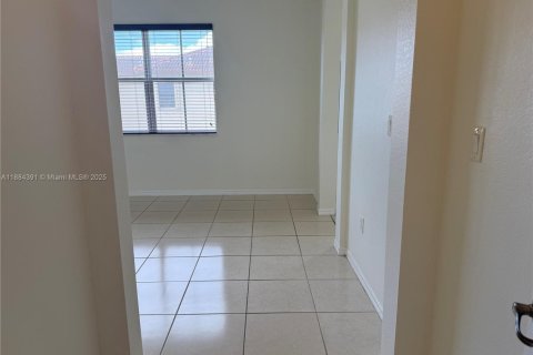 Touwnhouse à louer à Miami, Floride: 3 chambres, 155.89 m2 № 1931140 - photo 18
