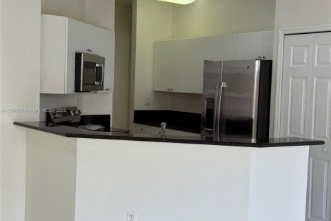 Touwnhouse à louer à Miami, Floride: 3 chambres, 155.89 m2 № 1931140 - photo 5