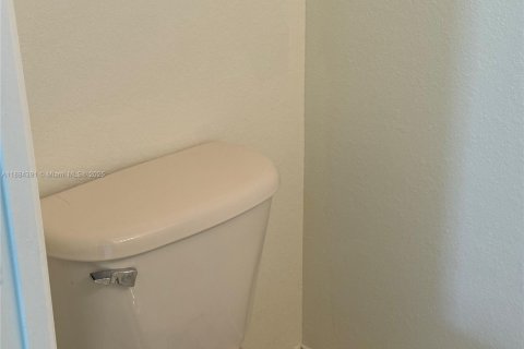 Touwnhouse à louer à Miami, Floride: 3 chambres, 155.89 m2 № 1931140 - photo 7